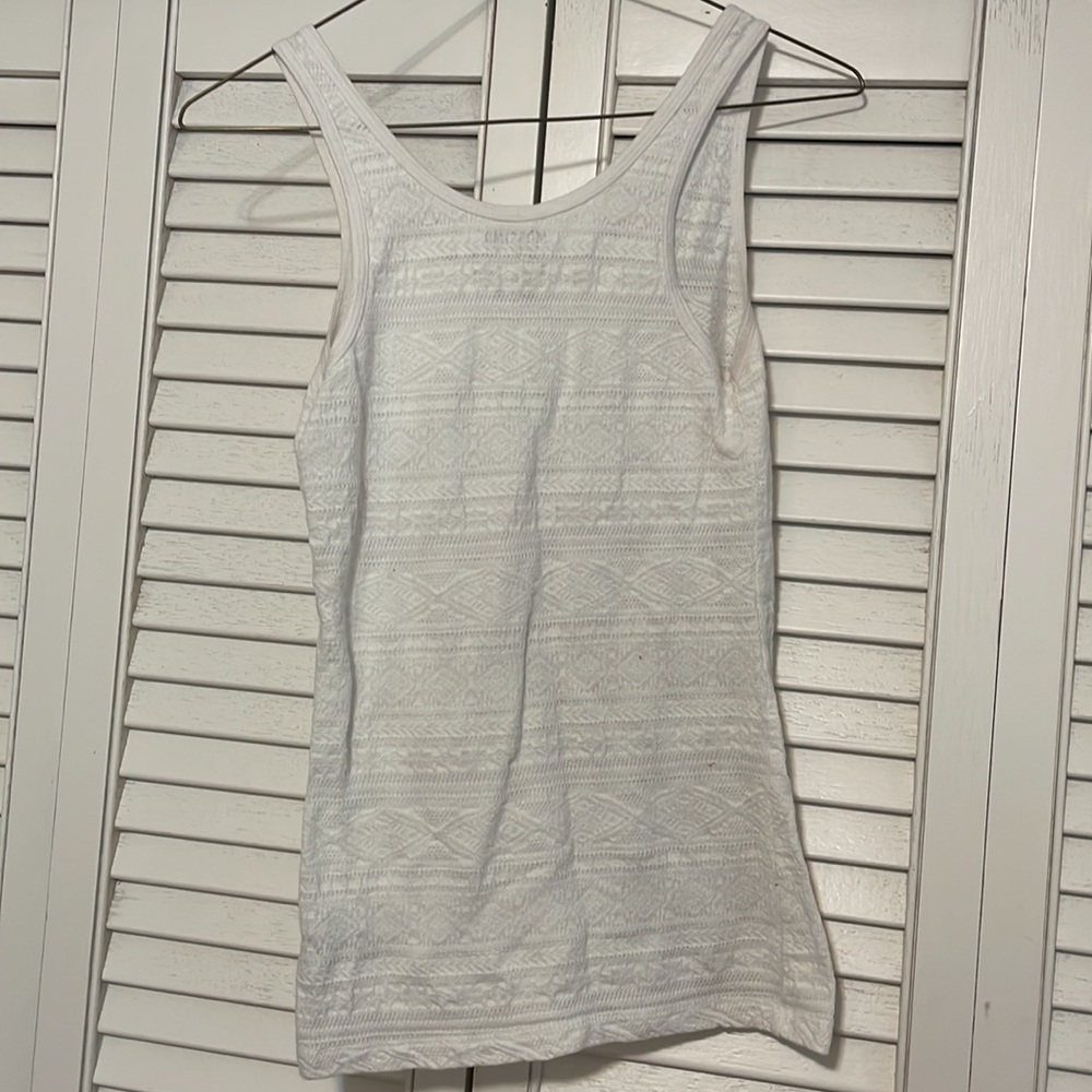 Lace Pattern Tank - Picture 2 of 4